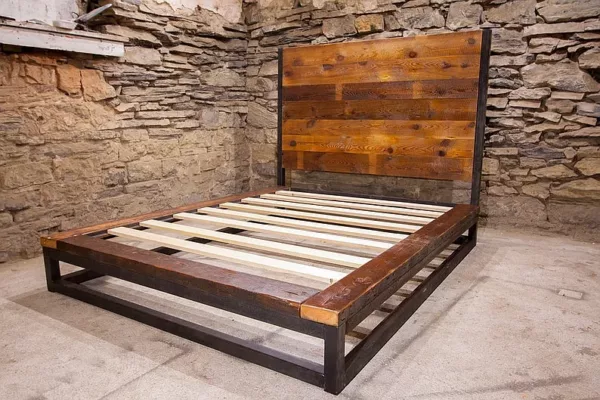 Кровать лофт из натурального дерева и металла - необычный и надежный выбор для Вашей спальни