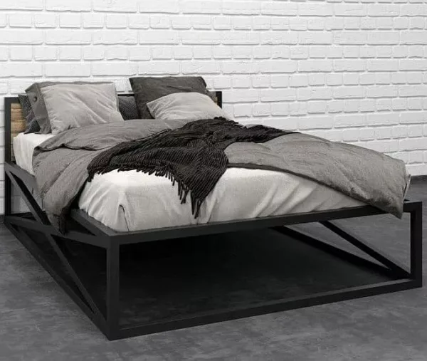 Кровать в стиле лофт из натурального дерева и металла - идеальный отдых в вашей спальне. Купите сейчас!